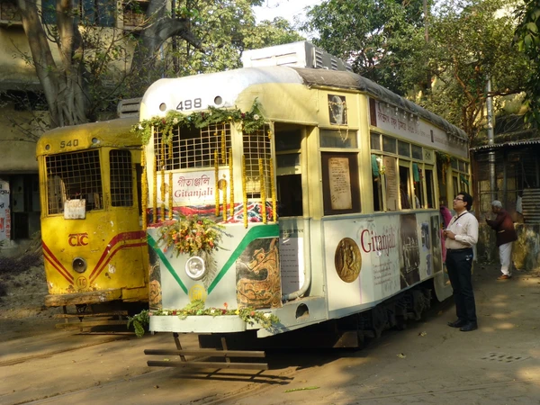 30yrs-2013%20Gitanjali%20tram%20Kalighat%20Depot2892_600px-width