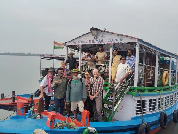 6a-Sundarban%20All%20in%20the%20boat_600px-width