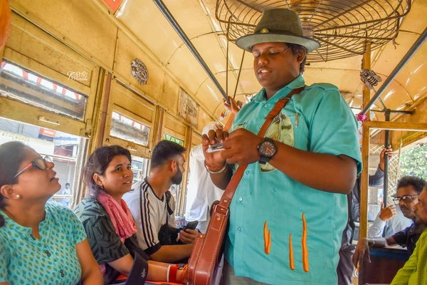 8d-Bengali%20conductor%20Deep%20Das%20copy_600px-width