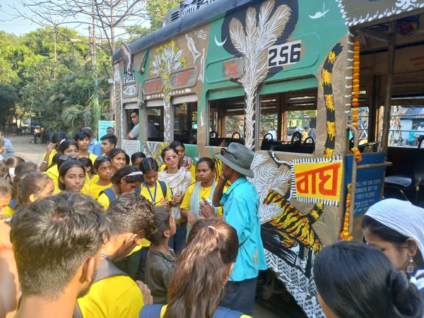 10-Sajal%20conducting%20at%20the%20Hub-Depot_600px-width