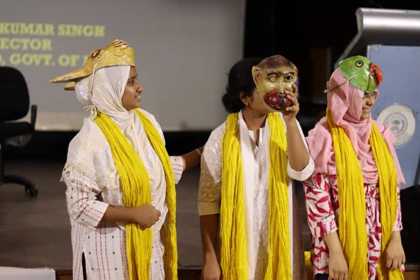 12e-Sajal%20performing%20The%20Tigers%20Story_600px-width