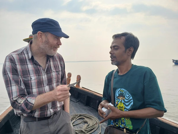 2-Bengali%20conductor%20Sajal%20conductor%20training%20in%20Sundarban%20with%20Rob