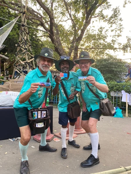 7-Sajal%20with%20conductors%20Tony%20and%20Roberto%20Esplanade_600px-width