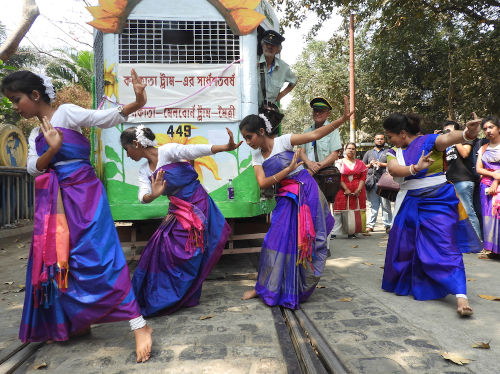 2023%20Tramjatra%20Bengali%20tram%20dancers-500w